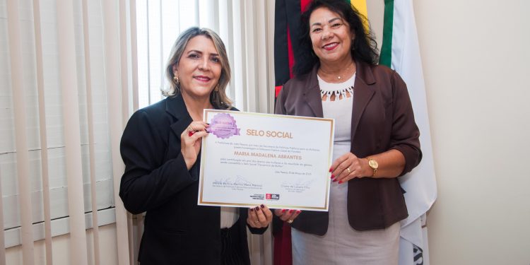 Madalena Abrantes recebe Selo Parceiro (a) da Mulher de João Pessoa
