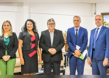 João recebe defensora geral em primeira visita oficial da gestão ao chefe do Executivo