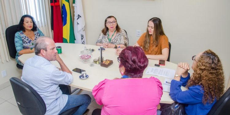DPE e SINE-PB discutem a aplicação da lei que garante prioridade em vaga de trabalho às mulheres vítimas de violência