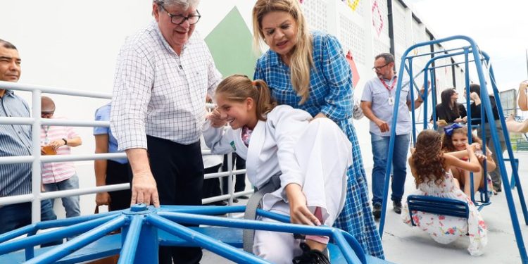 João entrega reforma do ginásio e parque infantil no Instituto dos Cegos de Campina Grande