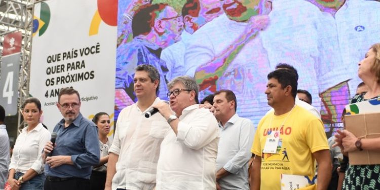 Governador destaca os novos caminhos para o país na plenária paraibana do PPA nacional