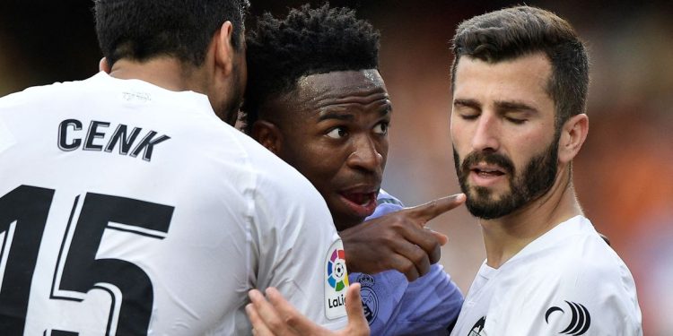 Brasil notificará autoridades espanholas após racismo contra Vini Jr.