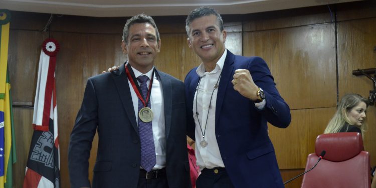 Michell Laureano Torres recebe medalha cidade de João Pessoa