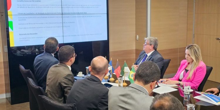 João Azevêdo busca solução para operacionalização do Projeto de Integração do São Francisco com ministro Waldez Góes