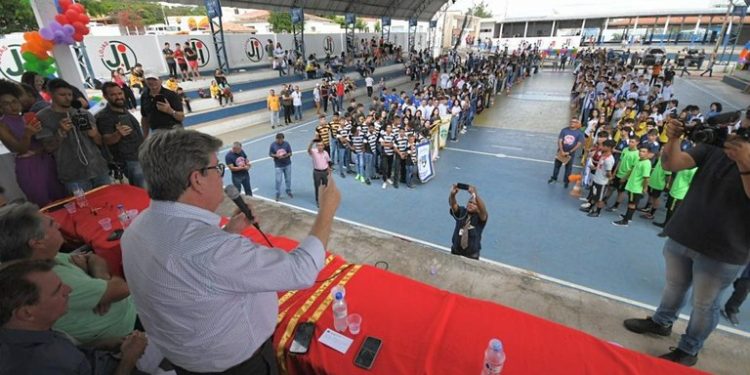 João Azevêdo entrega UTI pediátrica e abre Jogos Escolares e Paraescolares em Cajazeiras