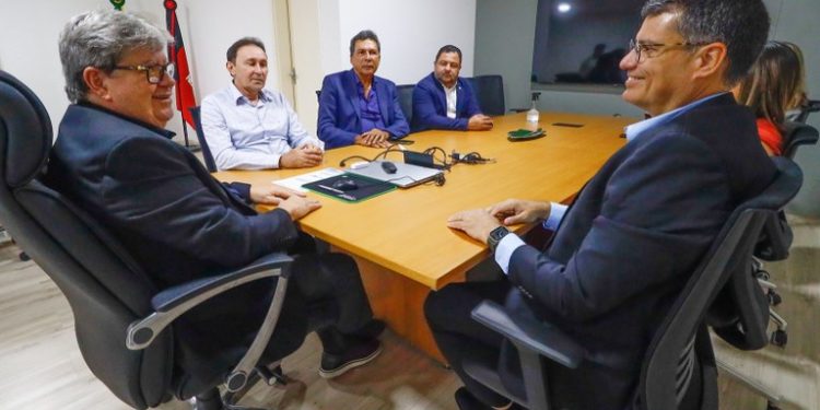 João Azevêdo se reúne com representantes do Conapra e discute ações de segurança no Porto de Cabedelo