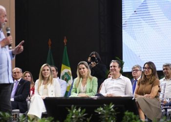 João Azevêdo participa de lançamento do Programa Escolas de Tempo Integral em Fortaleza e destaca realidade dos municípios da Paraíba