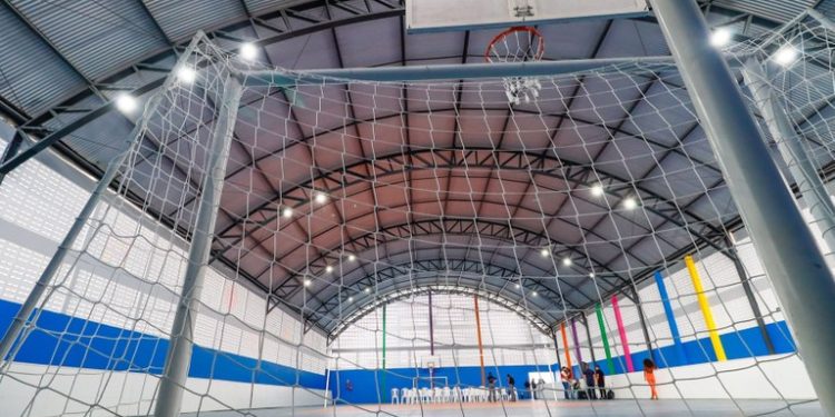 João entrega reforma do ginásio e parque infantil no Instituto dos Cegos de Campina Grande