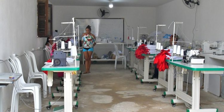 Governo do Estado viabiliza padaria comunitária e ateliê de costura e aumenta renda de mulheres agricultoras