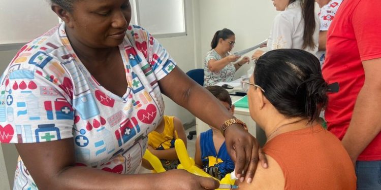 Paraíba aplica mais de 94,9 mil doses no Dia D de vacinação para influenza, covid-19 e multivacinação