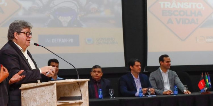 João participa de abertura do Maio Amarelo e destaca importância da conscientização para segurança no trânsito