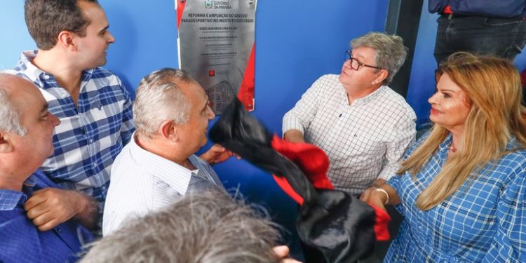 João entrega reforma do ginásio e parque infantil no Instituto dos Cegos de Campina Grande