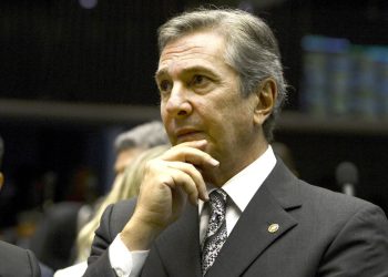 Maioria dos ministros do STF vota pela condenação de Collor por corrupção