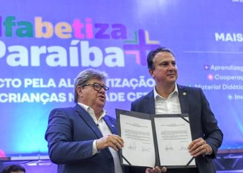 João Azevêdo lança programa de alfabetização na idade certa e potencializa ensino-aprendizagem