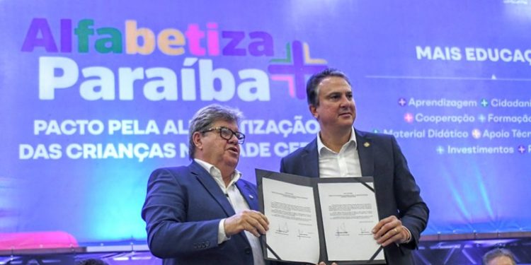 João Azevêdo lança programa de alfabetização na idade certa e potencializa ensino-aprendizagem