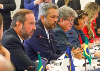 Ministro anuncia R$ 56 bilhões para plano de investimentos em transmissão de energia para o Nordeste
