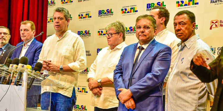 Adriano Galdino participa de plenária do Plano Plurianual em João Pessoa