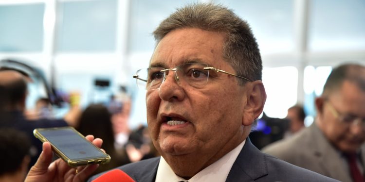 Adriano não declina de convite para Romero se filiar ao Republicanos: “Está de pé”