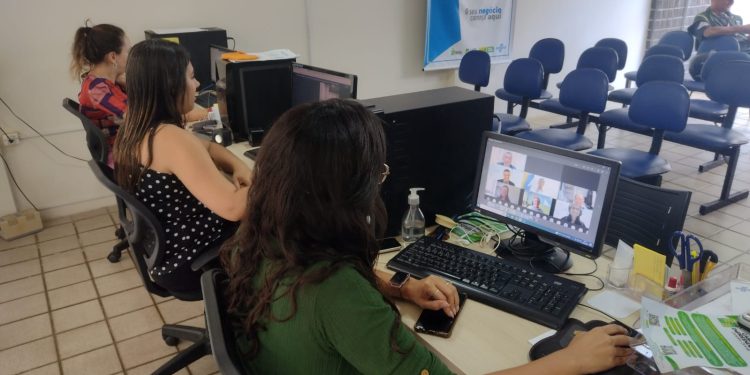 Agentes de Desenvolvimento de Campina recebem capacitação da Receita Federal para atendimento aos empreendedores