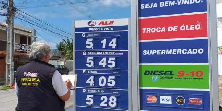 Preço da gasolina em João Pessoa oscila entre R$ 4,890 e R$ 5,190