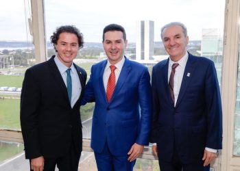 Ministro das Cidades se reúne com Veneziano e Mikika Leitão para discutir o futuro da Paraíba e do país