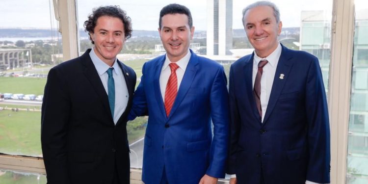 Ministro das Cidades se reúne com Veneziano e Mikika Leitão para discutir o futuro da Paraíba e do país