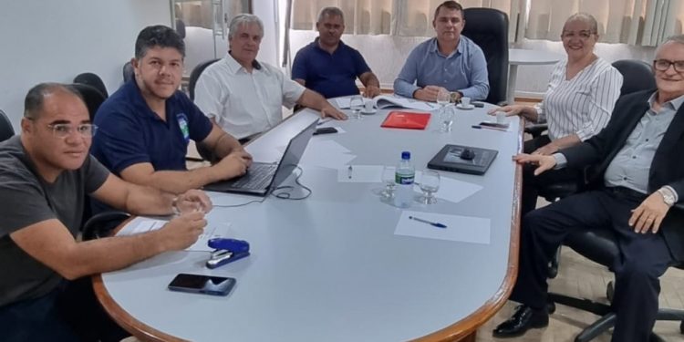 Secretária de Finanças de Monteiro participa de audiência pública para debater as diretrizes da LDO-2024