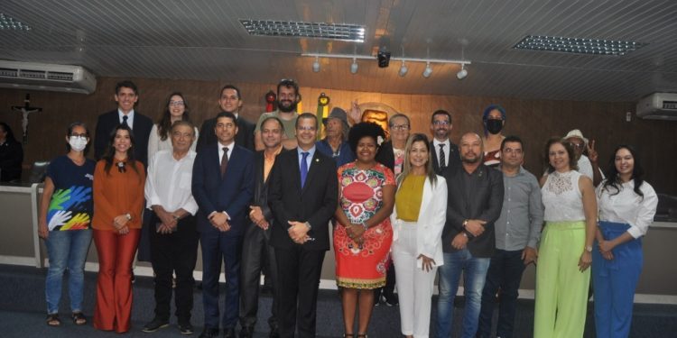 Renato Gadelha apela em debate sobre LDO por emendas orçamentárias em favor da zona rural de Campina Grande