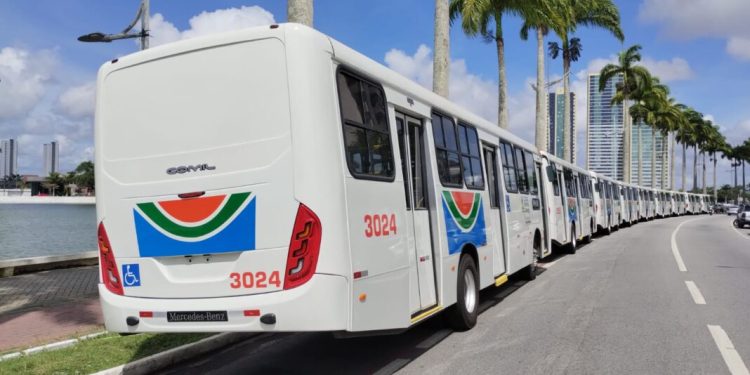 Em Campina Grande, empresas de transporte público acatam exigências do prefeito, fazem mudanças e reajustam tarifa; entenda