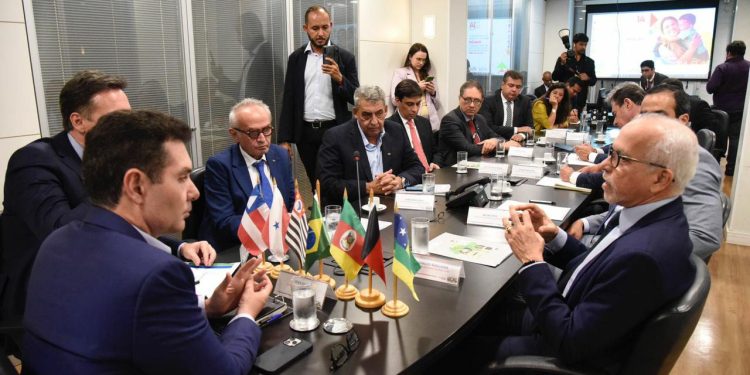 Cícero Lucena integra comitiva da Frente Nacional dos Prefeitos para discutir transporte público com ministros