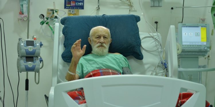 Biliu de Campina recebe alta médica da UTI do Hospital Dr. Edgley