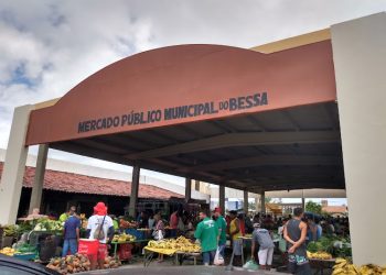 Secretário anuncia início da reforma do mercado do Bessa