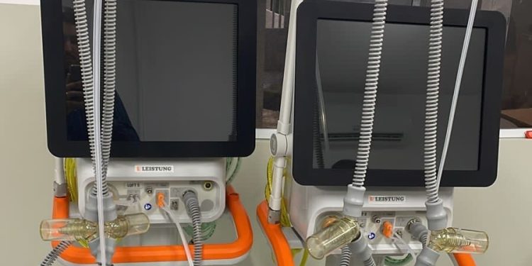 Prefeitura de Campina Grande investe quase meio milhão de reais e adquire 8 respiradores pulmonares para hospitais