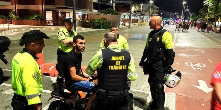 Operação integrada começa fiscalização de ciclomotores na orla a partir desta quarta-feira