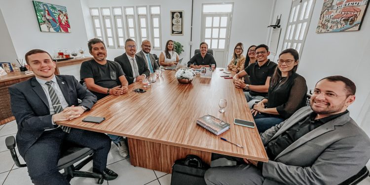 Matheus Bezerra recebe comitiva da cidade de Esperança para conhecer o Programa Minha Casa de Papel Passado