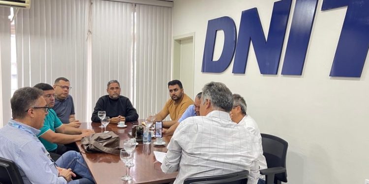 Prefeitura de Bayeux reúne DNIT e Cagepa para discutir força-tarefa para solucionar mobilidade de trecho da BR-101