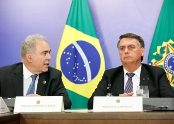 Queiroga acredita que Bolsonaro teria sido reeleito se tivesse tomado a vacina contra a Covid-19