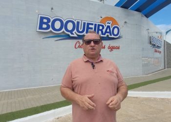 VEJA: Prefeito paraibano viraliza após cair ‘de cara no chão’ durante partida de vôlei