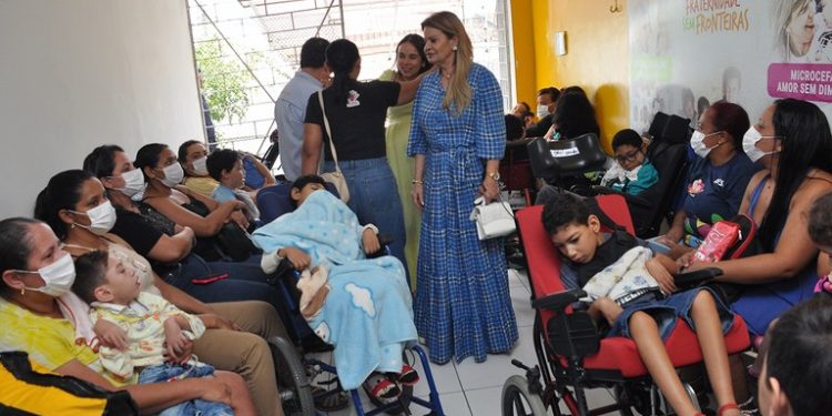 Primeira-dama do Estado discute parceria com IPESQ para melhor atender crianças com microcefalia em Campina Grande