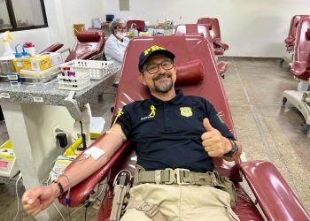 Semob-JP realiza ação educativa no Hemocentro para orientar sobre segurança no trânsito e incentivar a doação de sangue