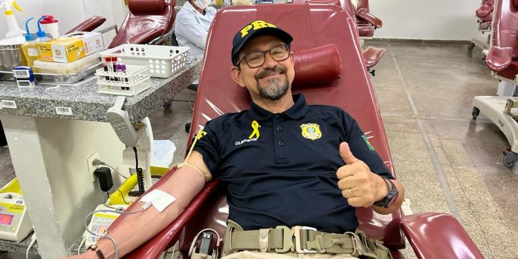 Semob-JP realiza ação educativa no Hemocentro para orientar sobre segurança no trânsito e incentivar a doação de sangue
