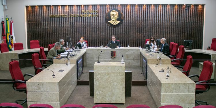 Entrega de documentos até então faltosos livra ex-prefeito de Aroeiras do débito de R$ 74 mil