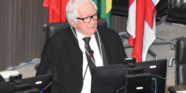 Marcos William é homenageado pelo Pleno em sua última sessão como desembargador do TJPB