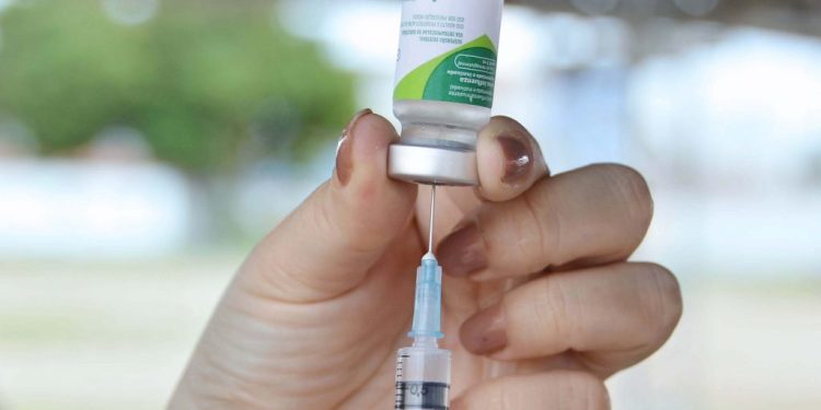 Prefeitura da Capital leva vacinação itinerante às comunidades para imunizar crianças contra a Influenza