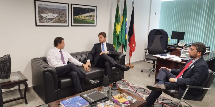 EXCLUSIVO: Bruno se reúne com Veneziano e fala de disposição para aliança com o senador