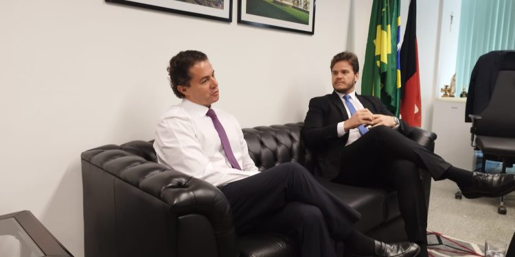 EXCLUSIVO: Bruno se reúne com Veneziano e fala de disposição para aliança com o senador