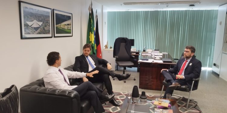 EXCLUSIVO: Bruno se reúne com Veneziano e fala de disposição para aliança com o senador