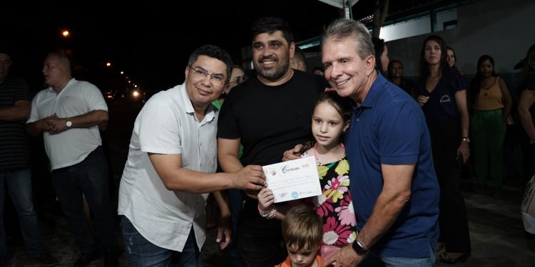 Nabor Wanderley distribui óculos e inaugura reforma e ampliação da Escola Humberto Lucena