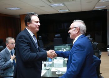 Cícero Lucena encontra ministro da Educação e pede mais escolas para João Pessoa