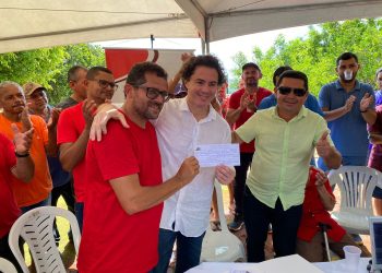 Com festa e a presença de Veneziano, prefeito de Pilõezinhos assina ficha de filiação ao MDB